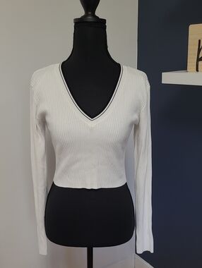 094 Garage White Ribbed V-Neck Varsity Long Sleeve Sweater Navy Trim - Size M
